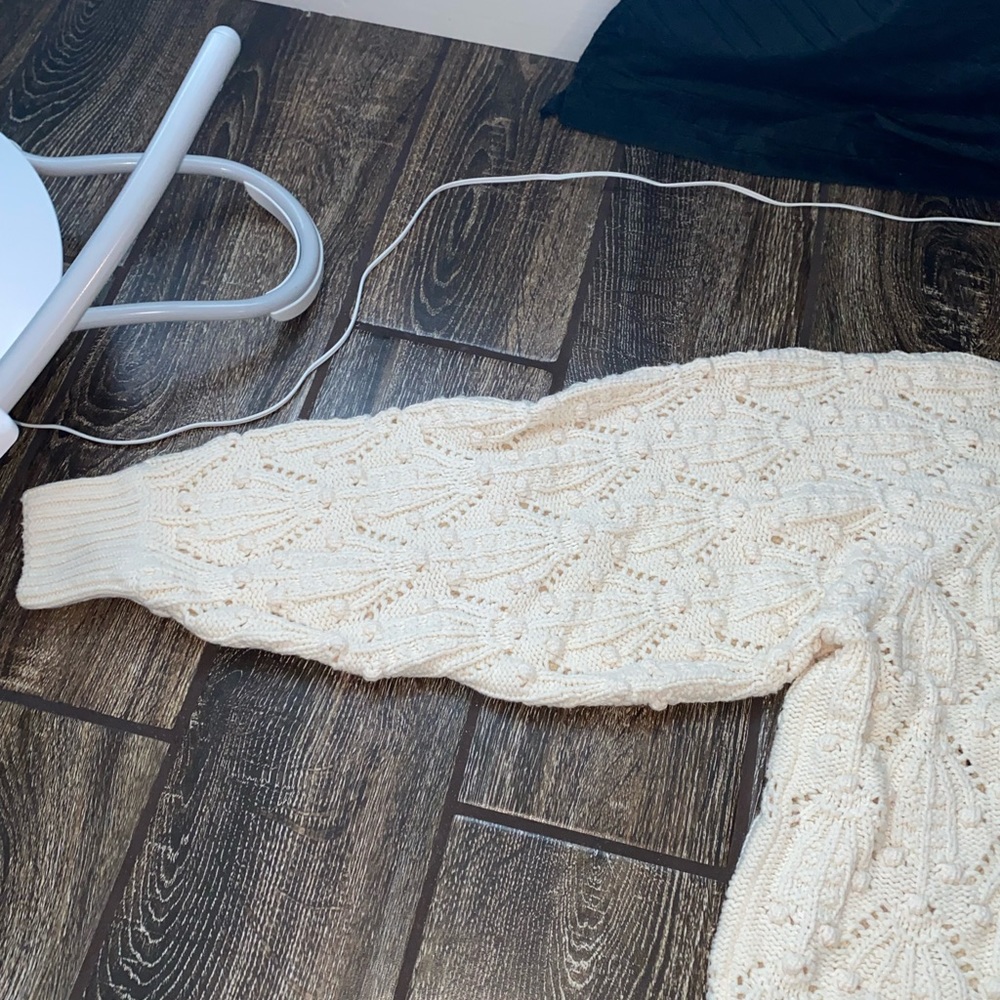 H&M Sweater - Picture 3 of 6